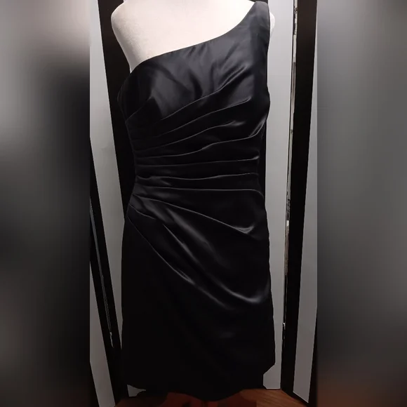 Gray One-Shoulder Dress - Picture 7 of 11